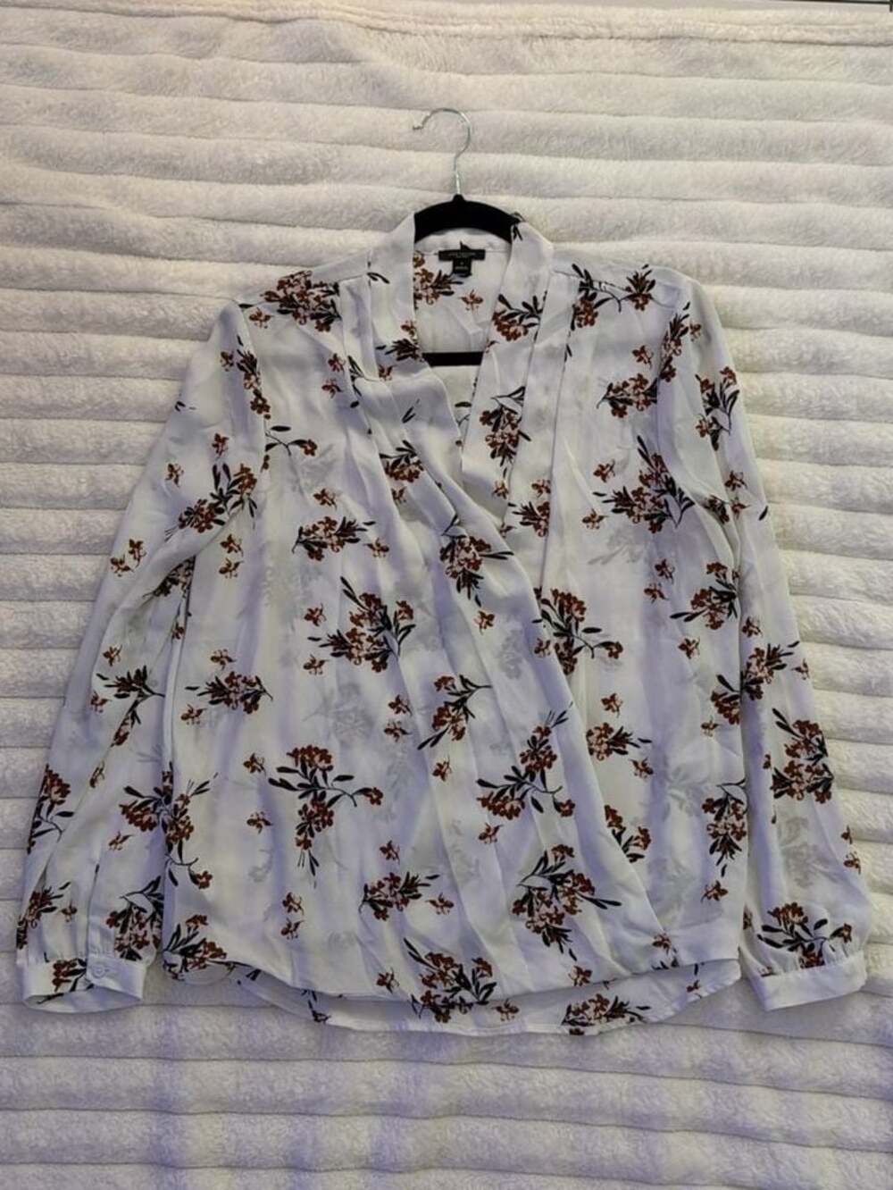 Ann Taylor Factory Floral Surplice Long Sleeve Blouse Size M